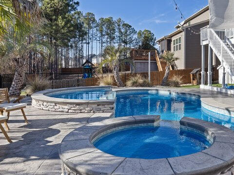 Concrete-gray tile for pool decks